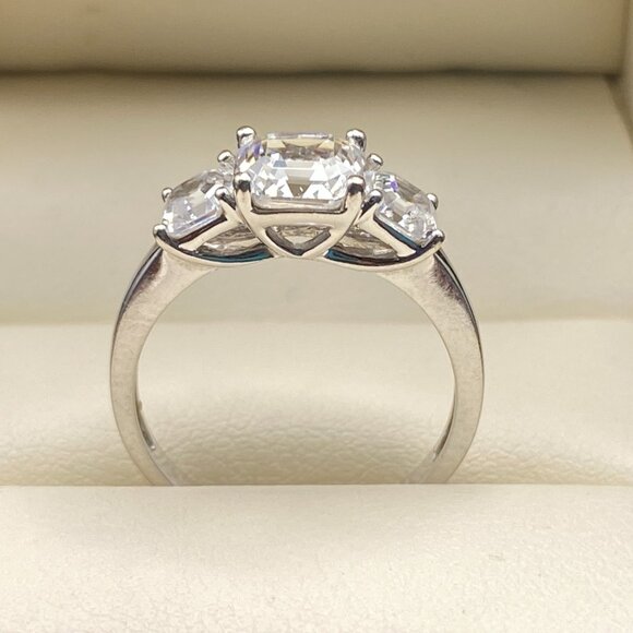 SW 14K White Gold Ring Sz. 6 - 3 x Cubic Zirconia Asscher Cut - 2.86 gm, 2.71 ct - Picture 10 of 16